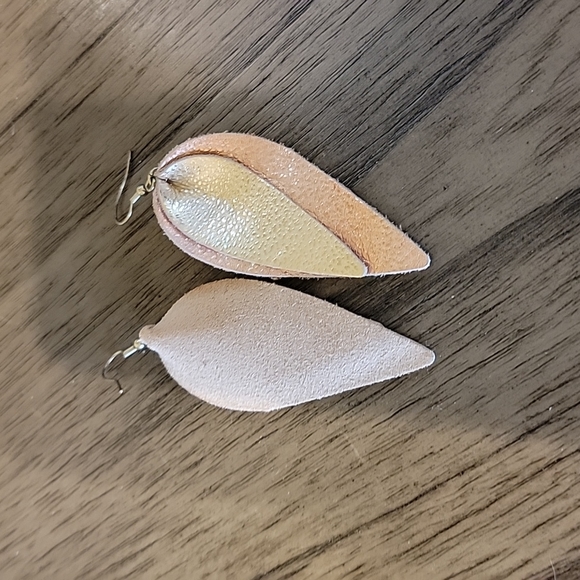 NWOT Plunder Earrings - Picture 2 of 3